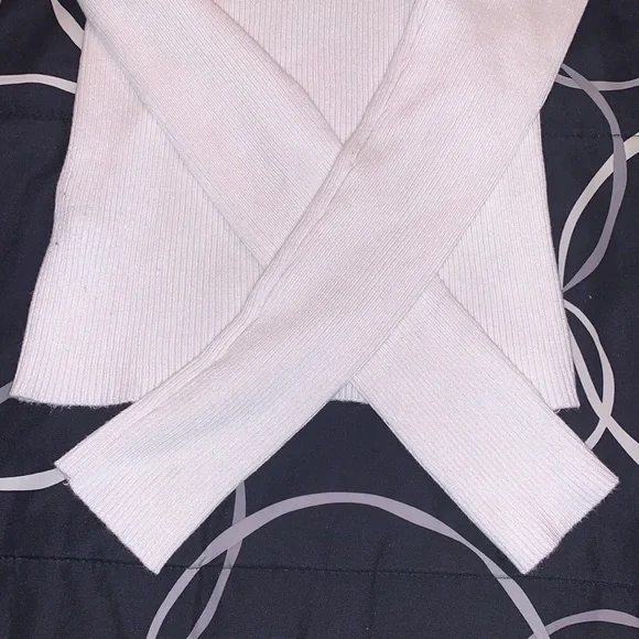 ✨WOMEN’S WHITE FOREVER21 TURTLENECK SWEATER ✨ - Picture 5 of 6